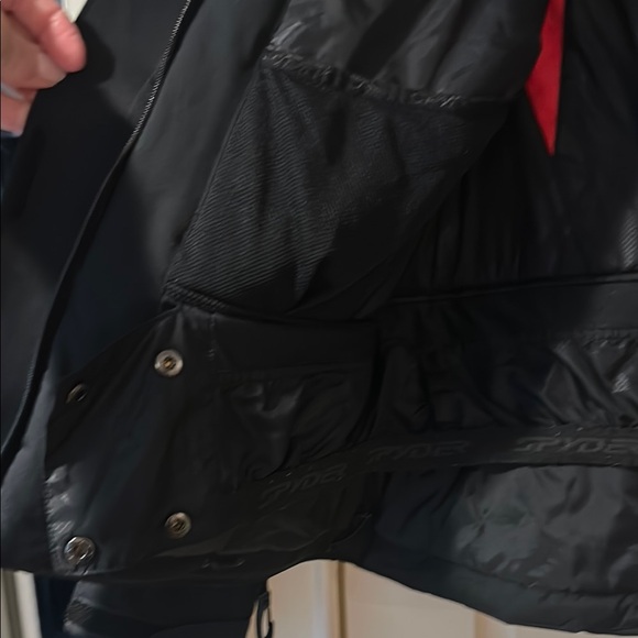 Spyder Black and White Ski Jacket - Picture 10 of 10